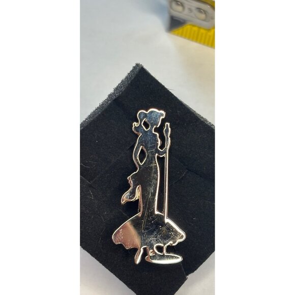 Barbie in the solo brooch Vintage-Inspired Silver-Toned Elegant Woman Metal Pin - Picture 6 of 8